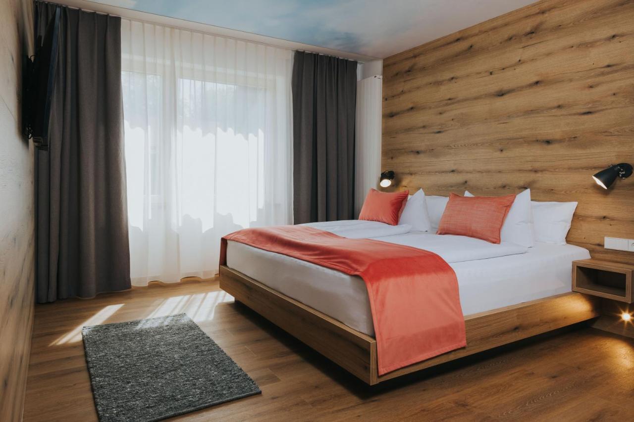 Hotel Drei Quellen Therme バート・グリースバッハ エクステリア 写真
