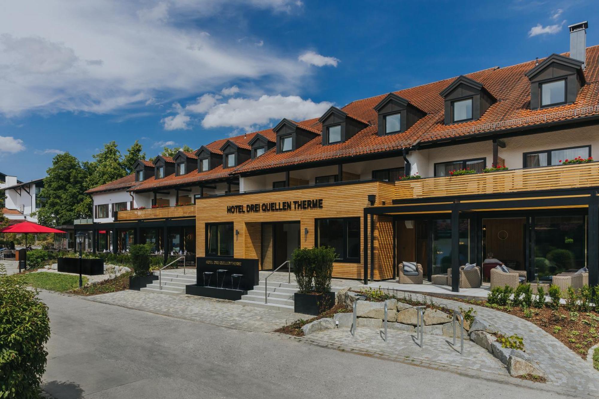 Hotel Drei Quellen Therme バート・グリースバッハ エクステリア 写真